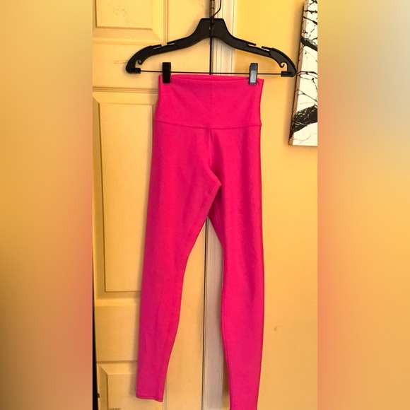 ALO Yoga Airlift leggings. Never worn - Picture 5 of 6